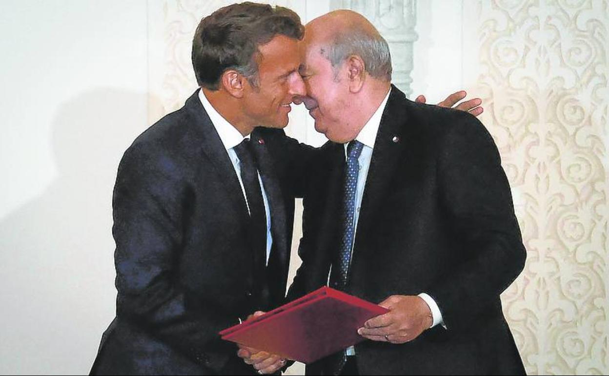 Macron y su homólogo argelino, Abdelmayid Tebboune. 