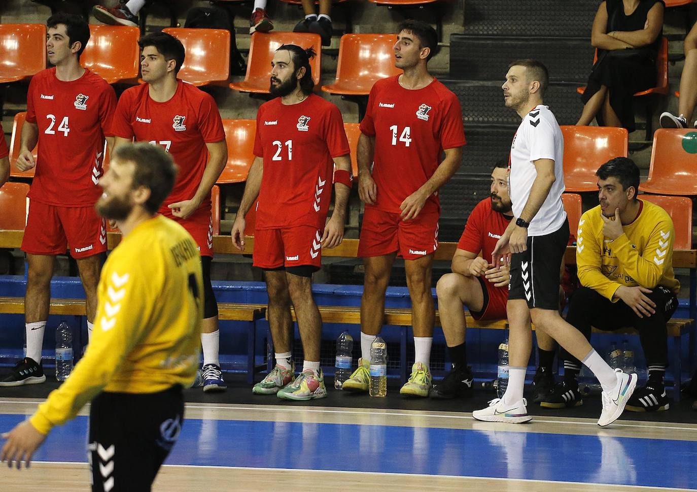 Imágenes de la segunda semifinal de la Copa Castilla y León disputada entre burgaleses y vallisoletanos en el polideportivo El Plantío