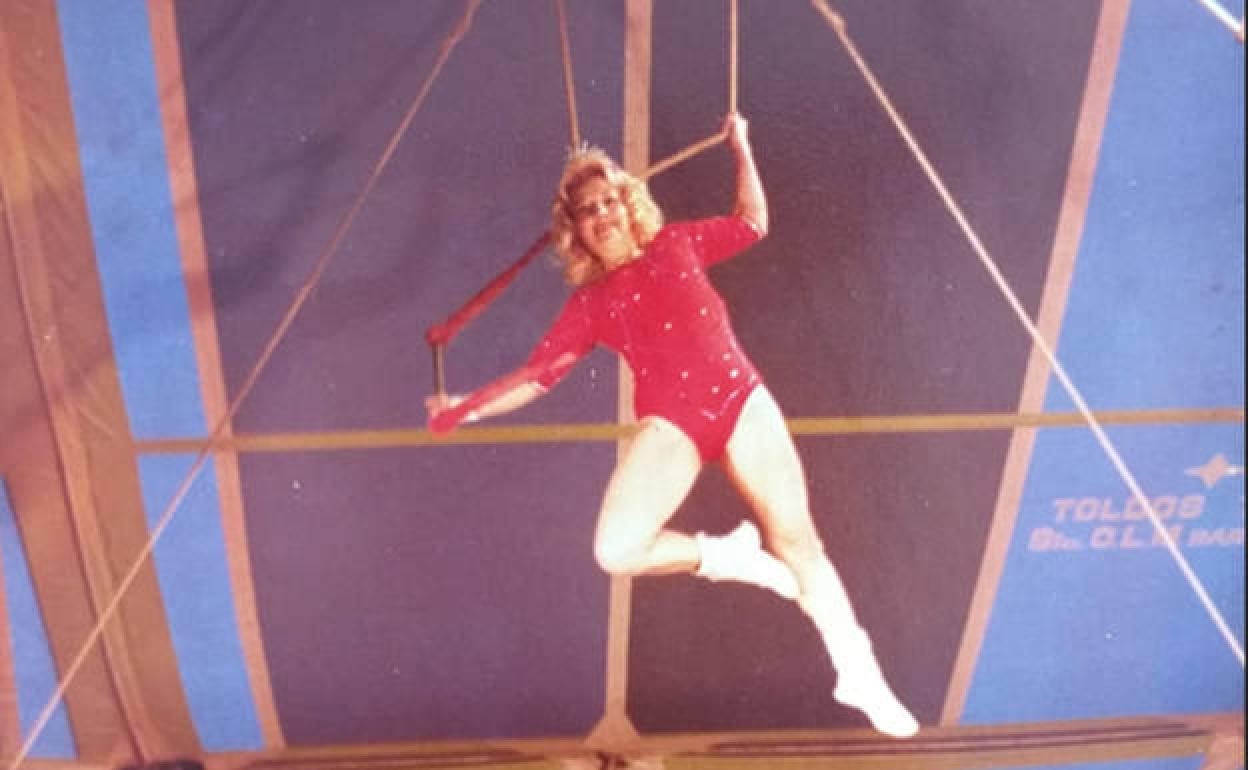 Conchita Díaz en el trapecio. 