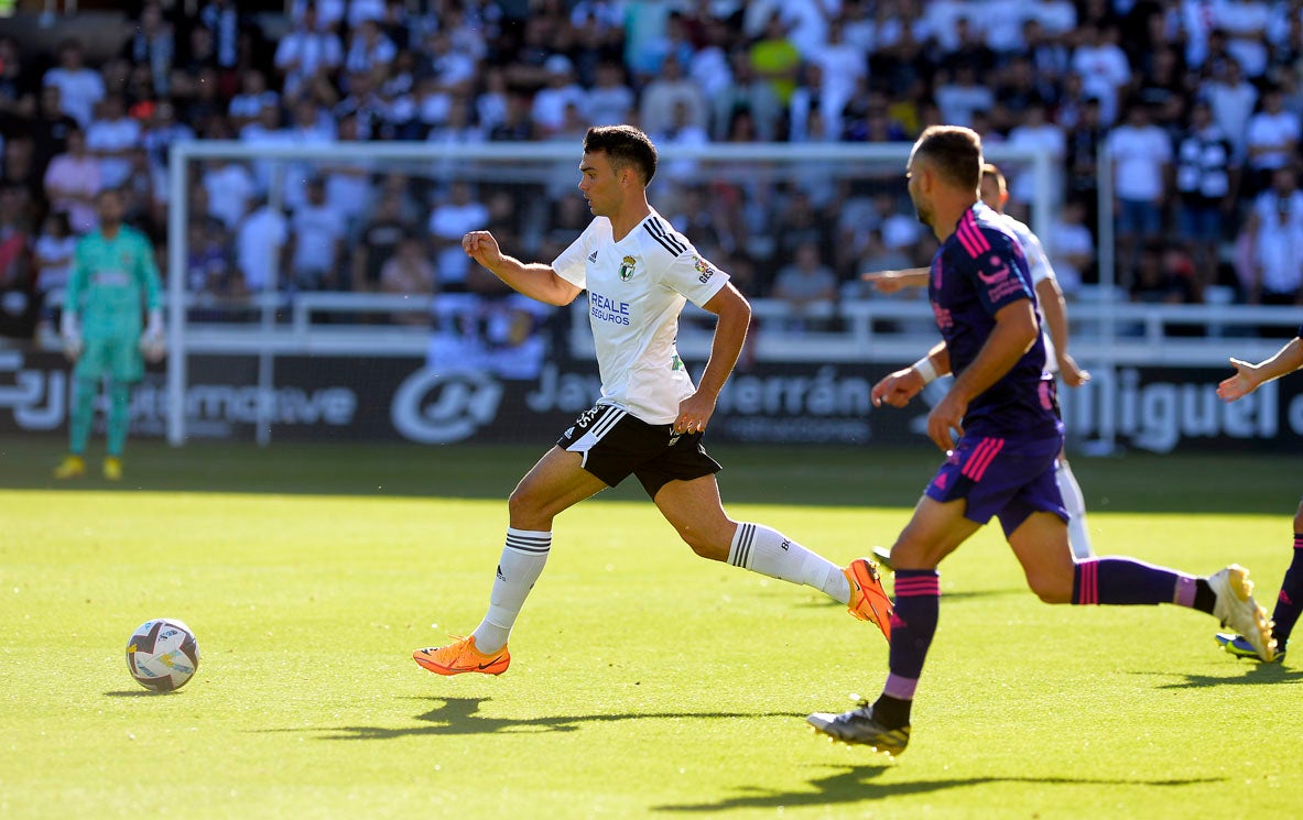 Fotos: El Burgos CF suma su segunda victoria en El Plantío