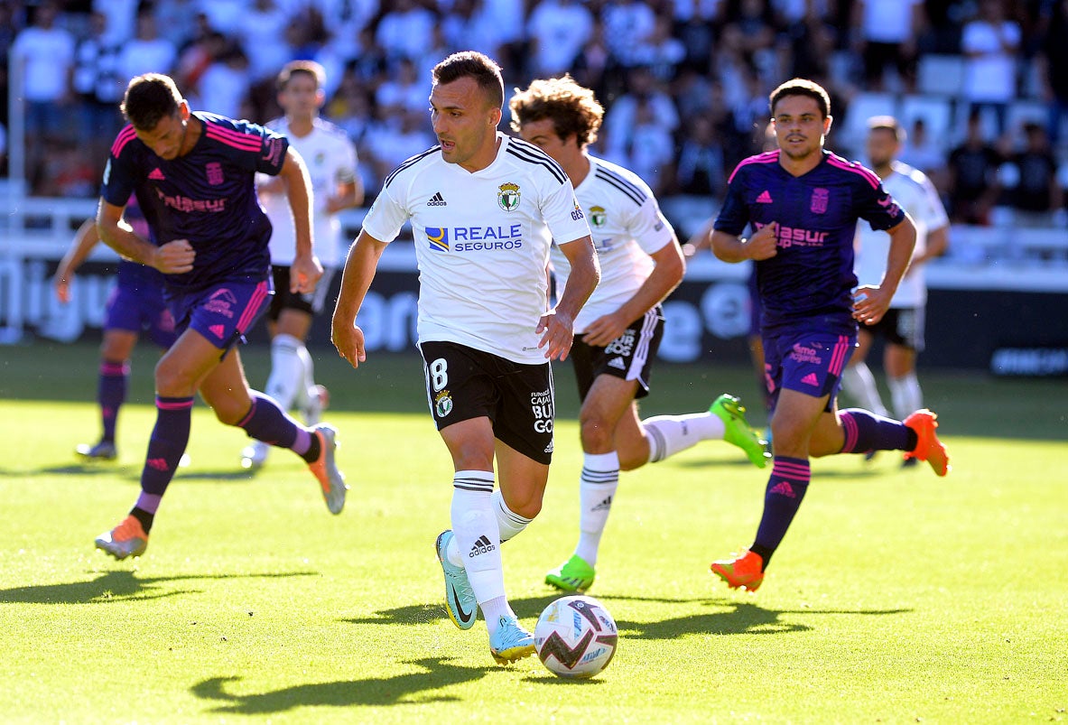 Fotos: El Burgos CF suma su segunda victoria en El Plantío