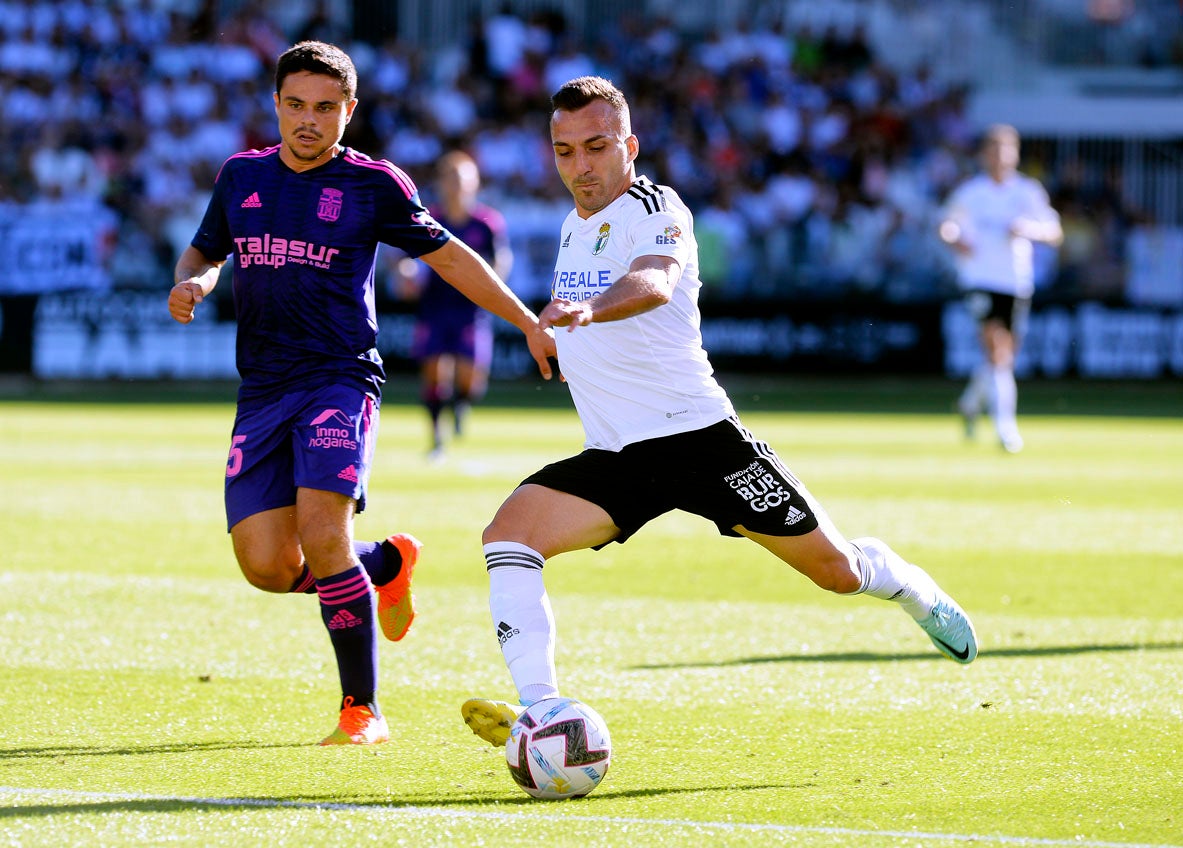 Fotos: El Burgos CF suma su segunda victoria en El Plantío