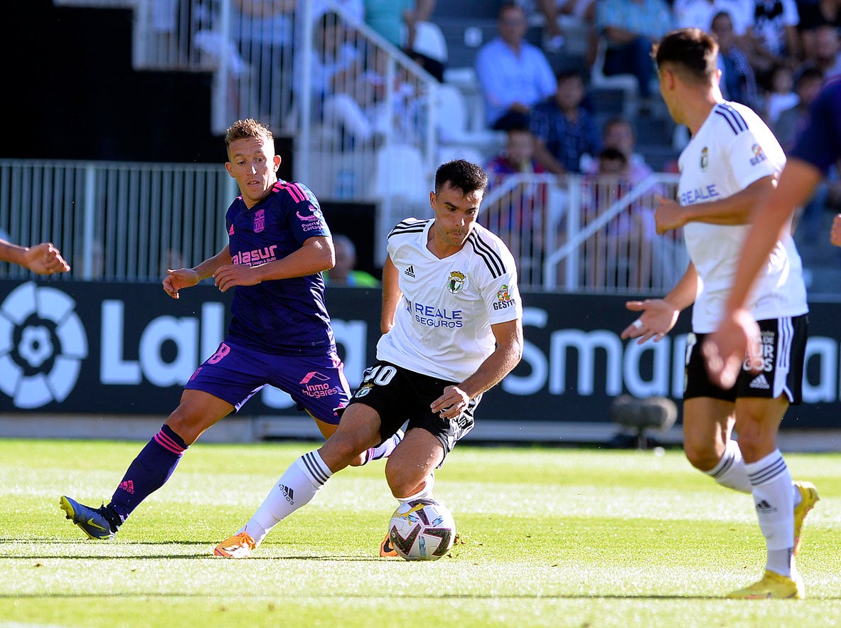 Fotos: El Burgos CF suma su segunda victoria en El Plantío