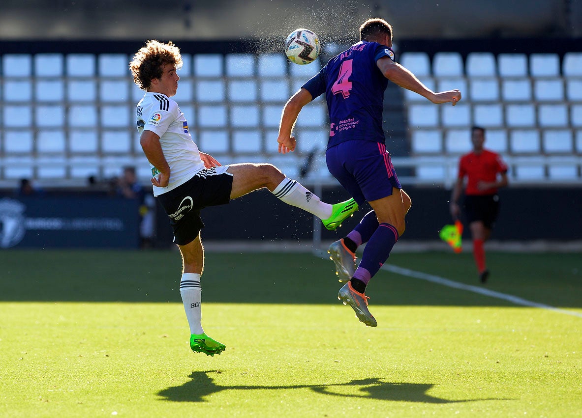 Fotos: El Burgos CF suma su segunda victoria en El Plantío