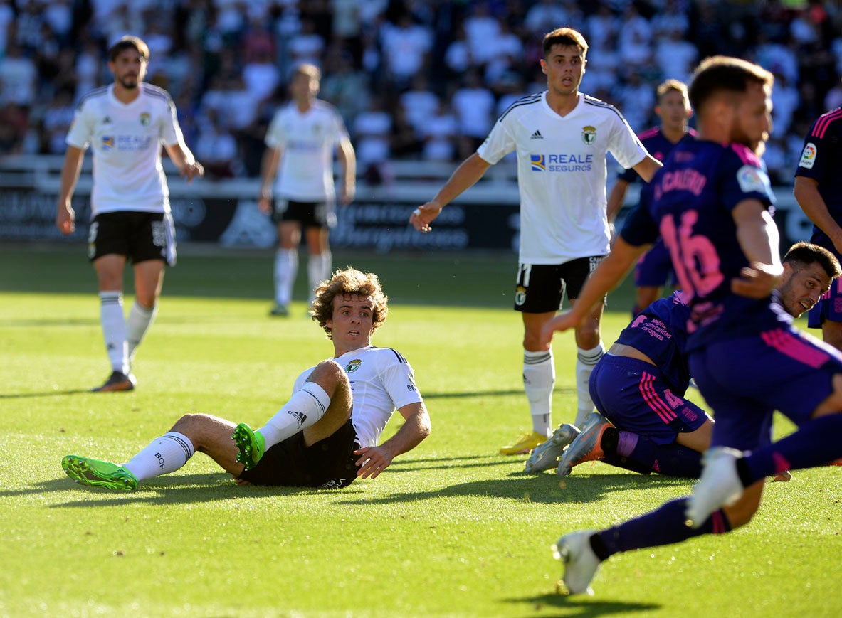 Fotos: El Burgos CF suma su segunda victoria en El Plantío