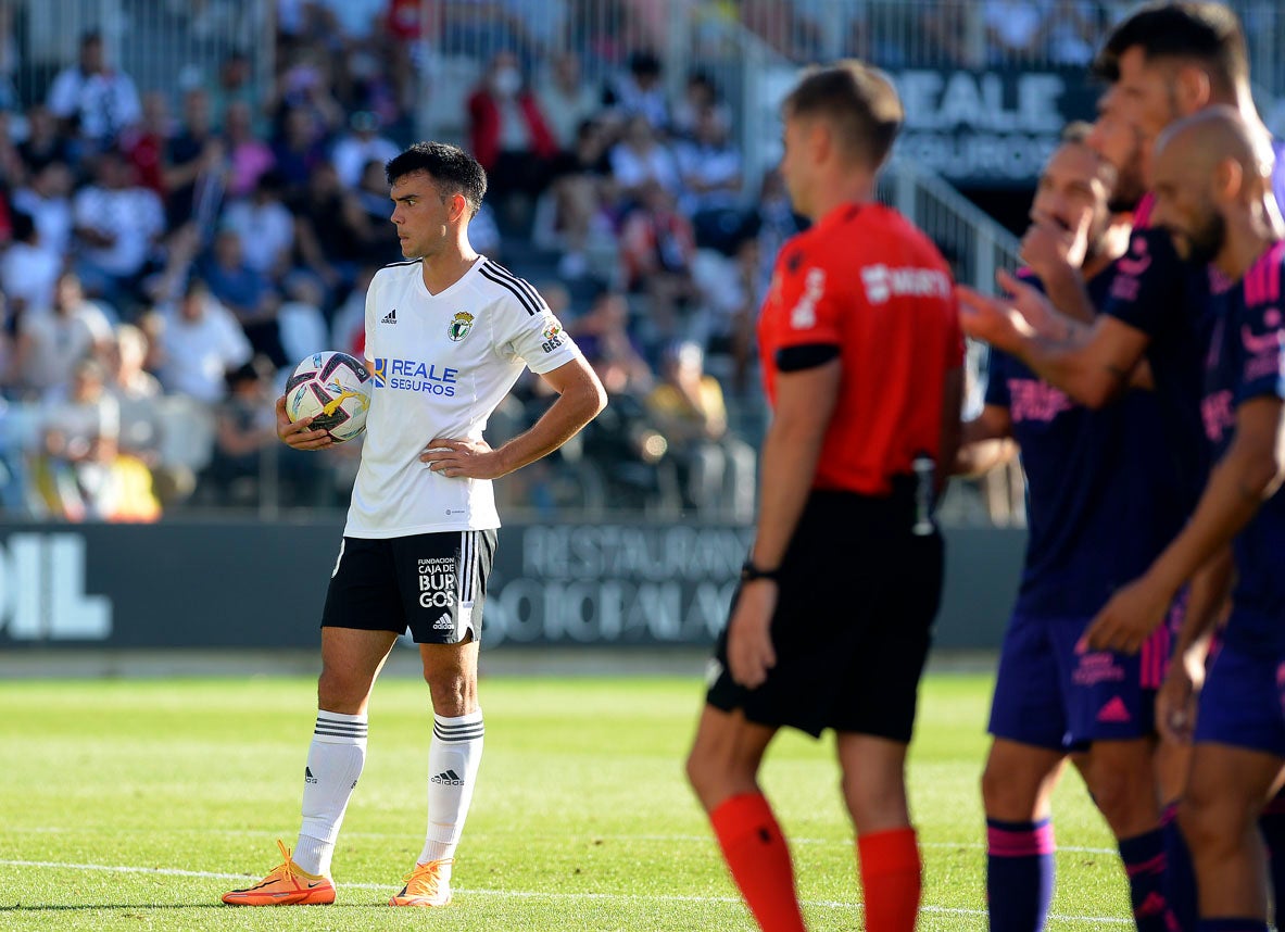 Fotos: El Burgos CF suma su segunda victoria en El Plantío