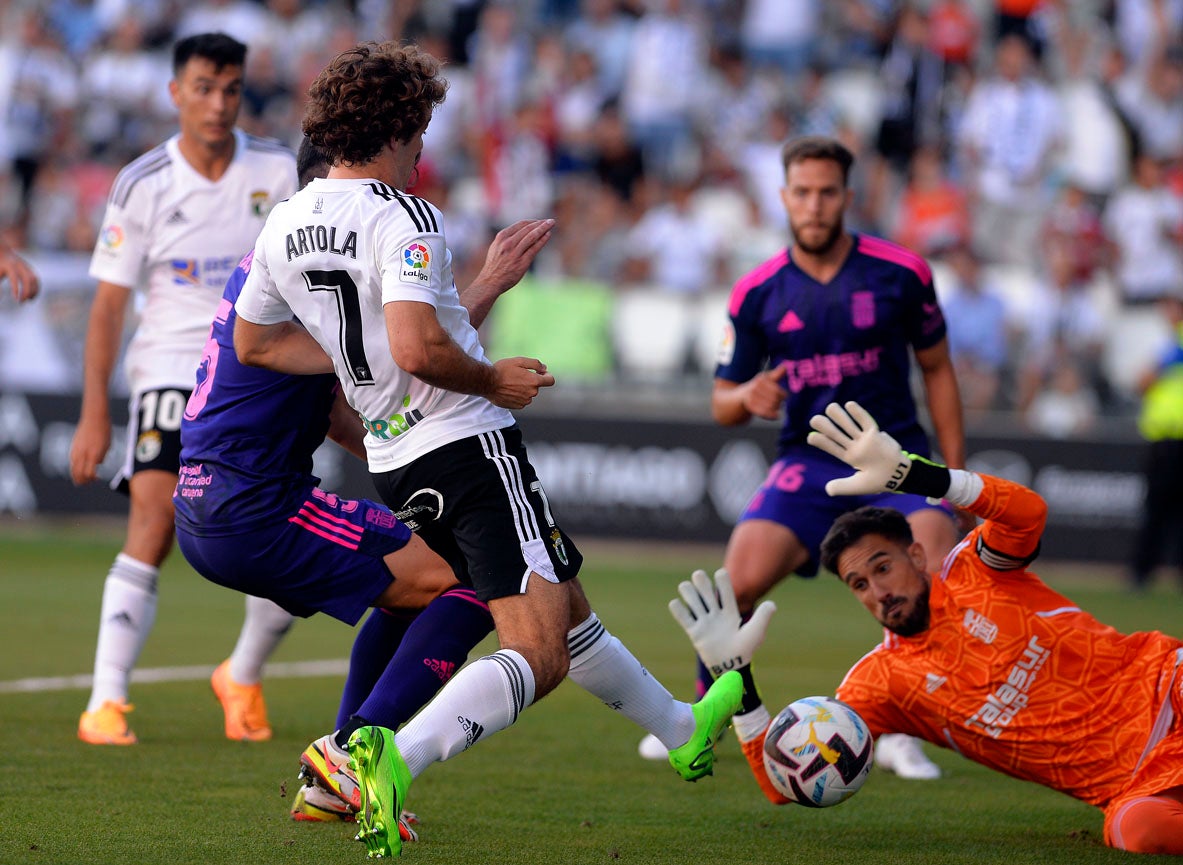 Fotos: El Burgos CF suma su segunda victoria en El Plantío