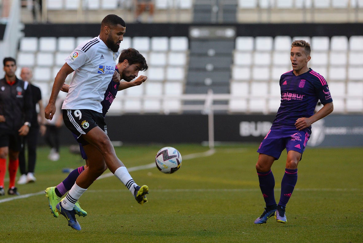 Fotos: El Burgos CF suma su segunda victoria en El Plantío