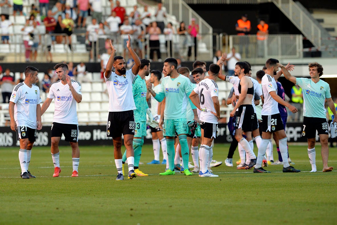 Fotos: El Burgos CF suma su segunda victoria en El Plantío