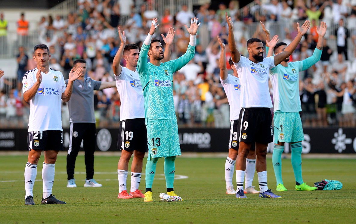 Fotos: El Burgos CF suma su segunda victoria en El Plantío