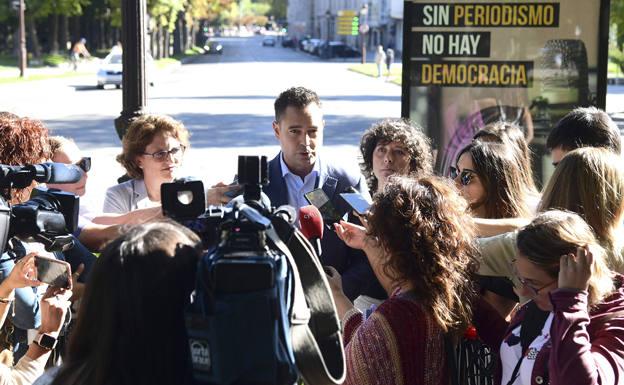 Burgos se suma a la campaña en defensa del periodismo como garante de la democracia