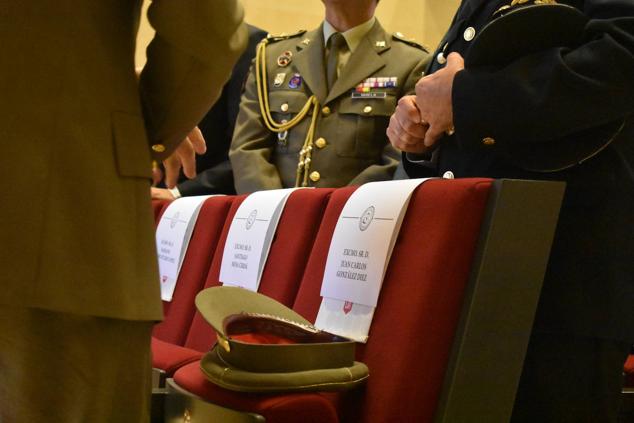 Javier Delgado sonríe durante su nombramiento como Doctor Honoris Causa de la Universidad Isabel I 