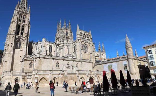 Catedral de Burgos desde la plaza del Rey San Fernando.