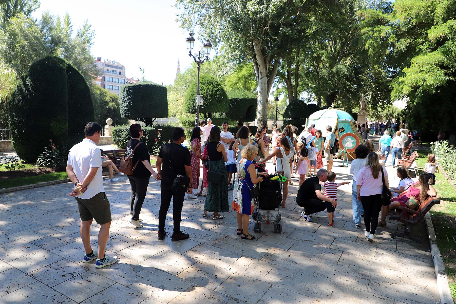 Fotos: El teatro toma la calle de Burgos