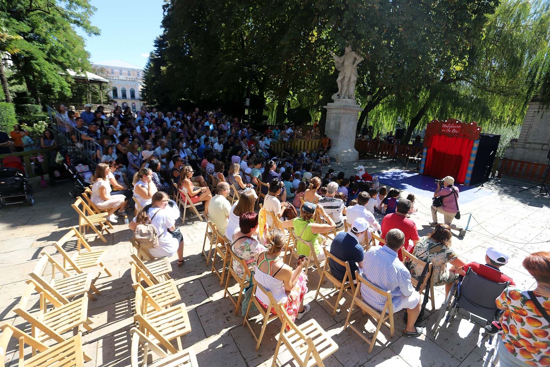 Fotos: El teatro toma la calle de Burgos