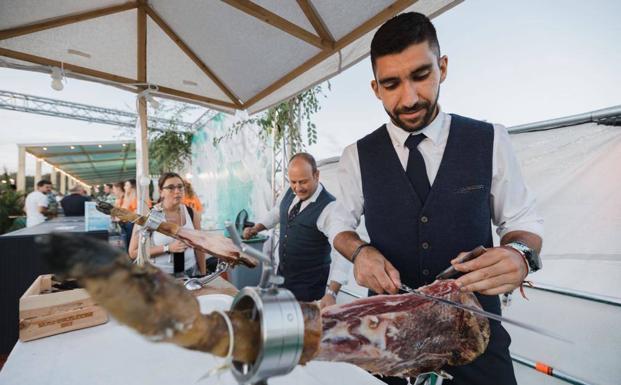 El 'Jamón Solidario' de Sonorama recauda 8.000 euros para la ONG del chef José Andrés