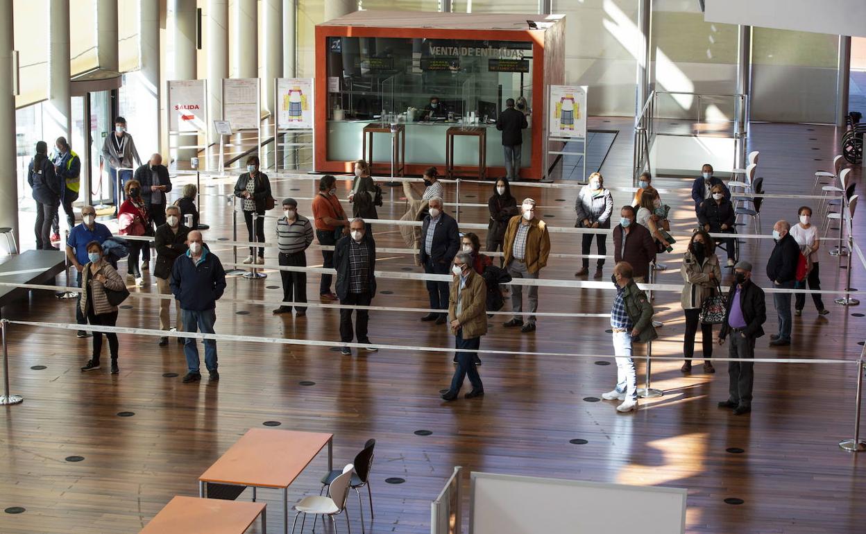 Vacunación masiva frente al covid en el Centro Miguel Delibes de Valladolid. 