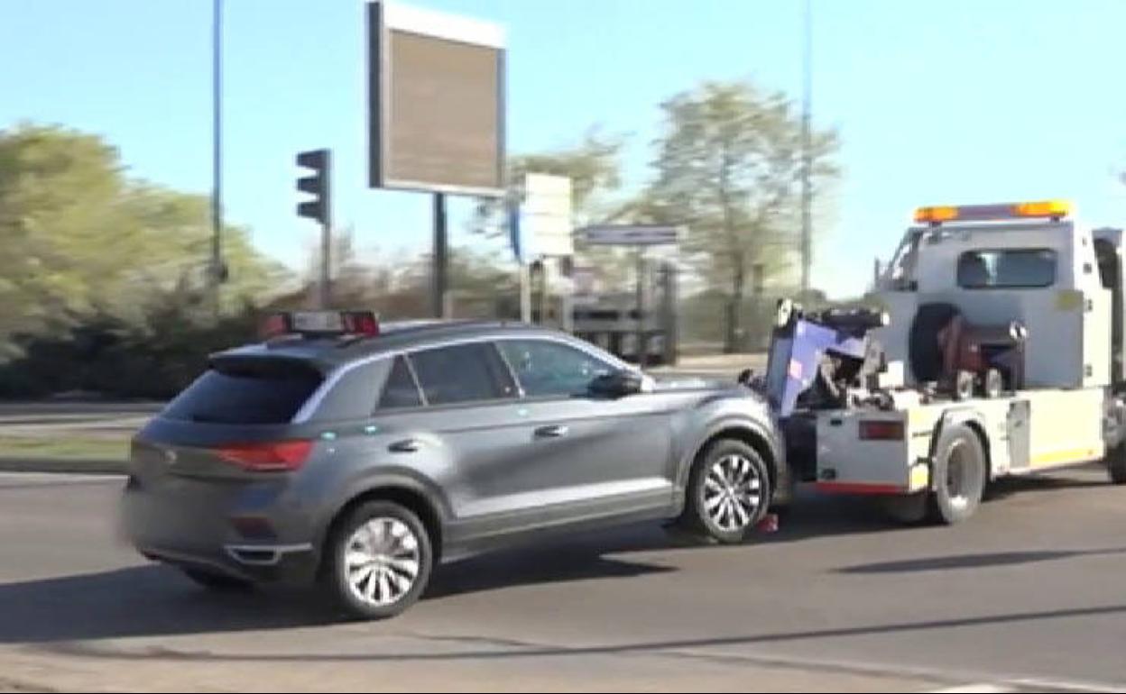 Traslado del coche de Óscar S. a la Comandancia de la Guardia Civil. 