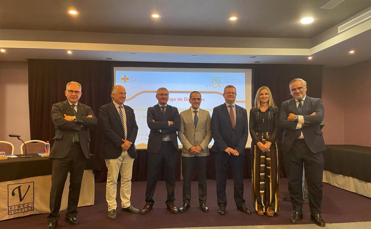 Dueñas durante la clausura del 'Programa de Desarrollo Profesional para Directivos y Técnicos de Cooperativas Agroalimentarias de Castilla y León'. 