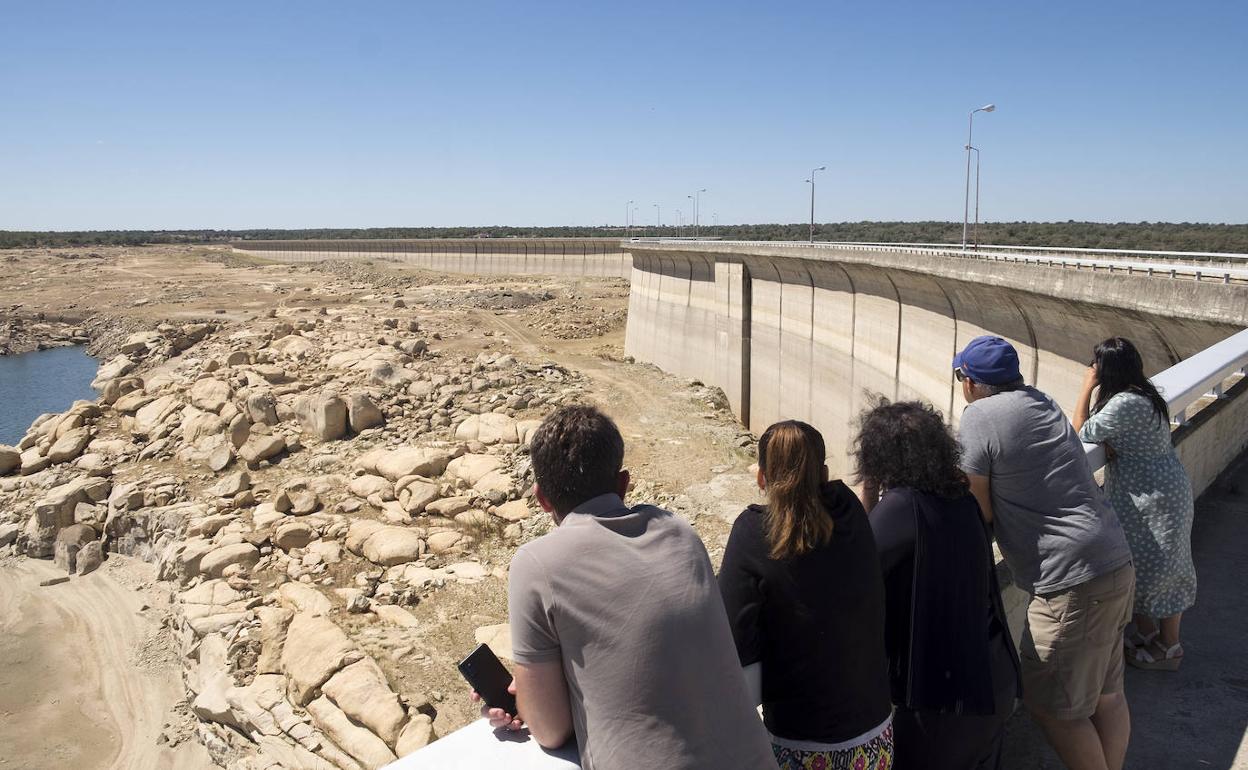 Embalse de Almendra el pasado mes de agosto de 2022. 