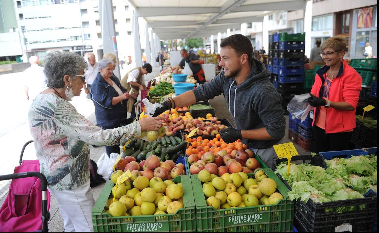 Clientes en un mercado. 