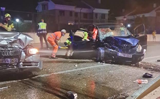 Cuatro heridos en un choque frontal entre dos coches en la N-122 en Aranda de Duero