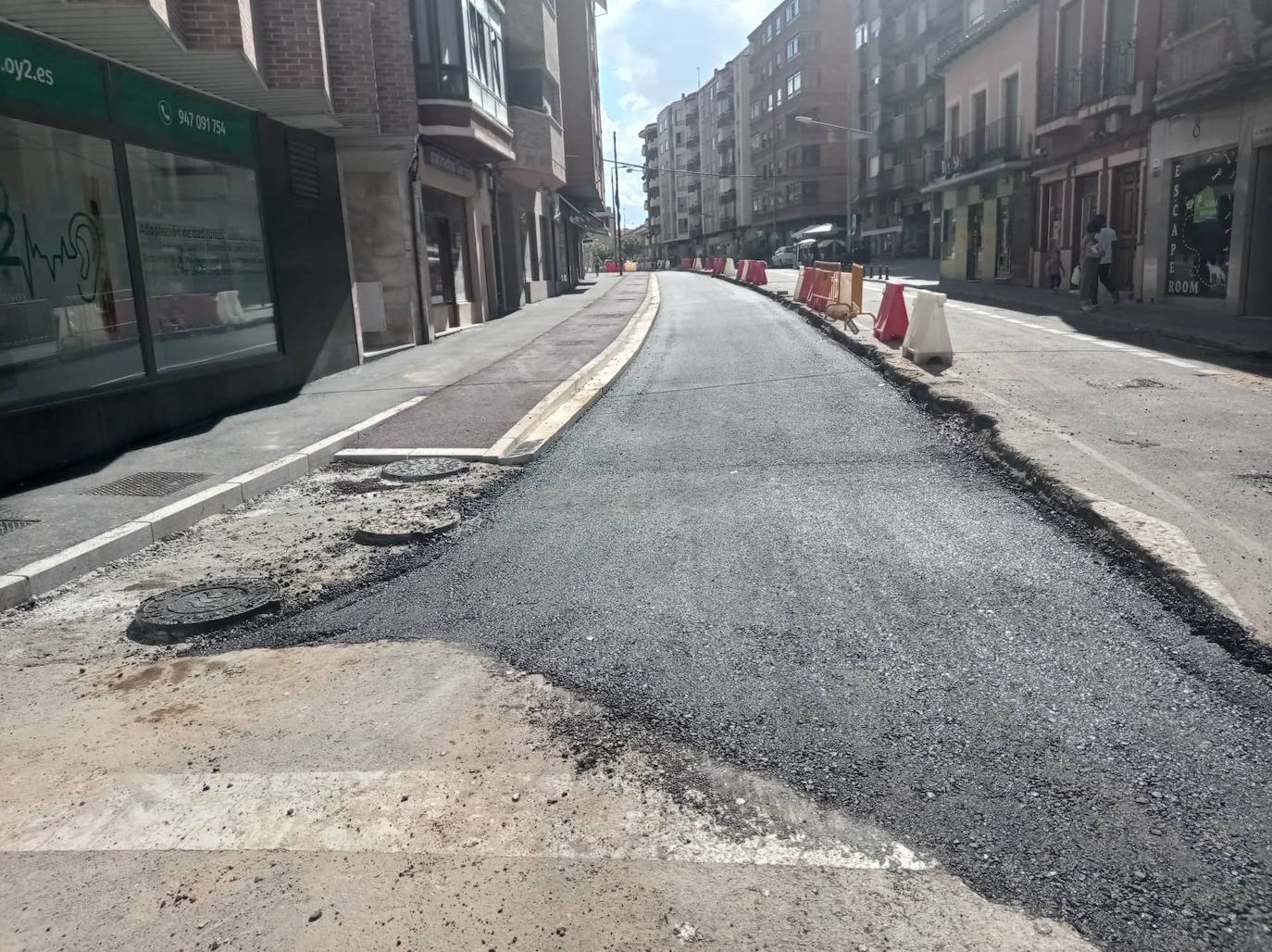 Obras de asfaltado de las aceras de la Avenida Castilla de Aranda