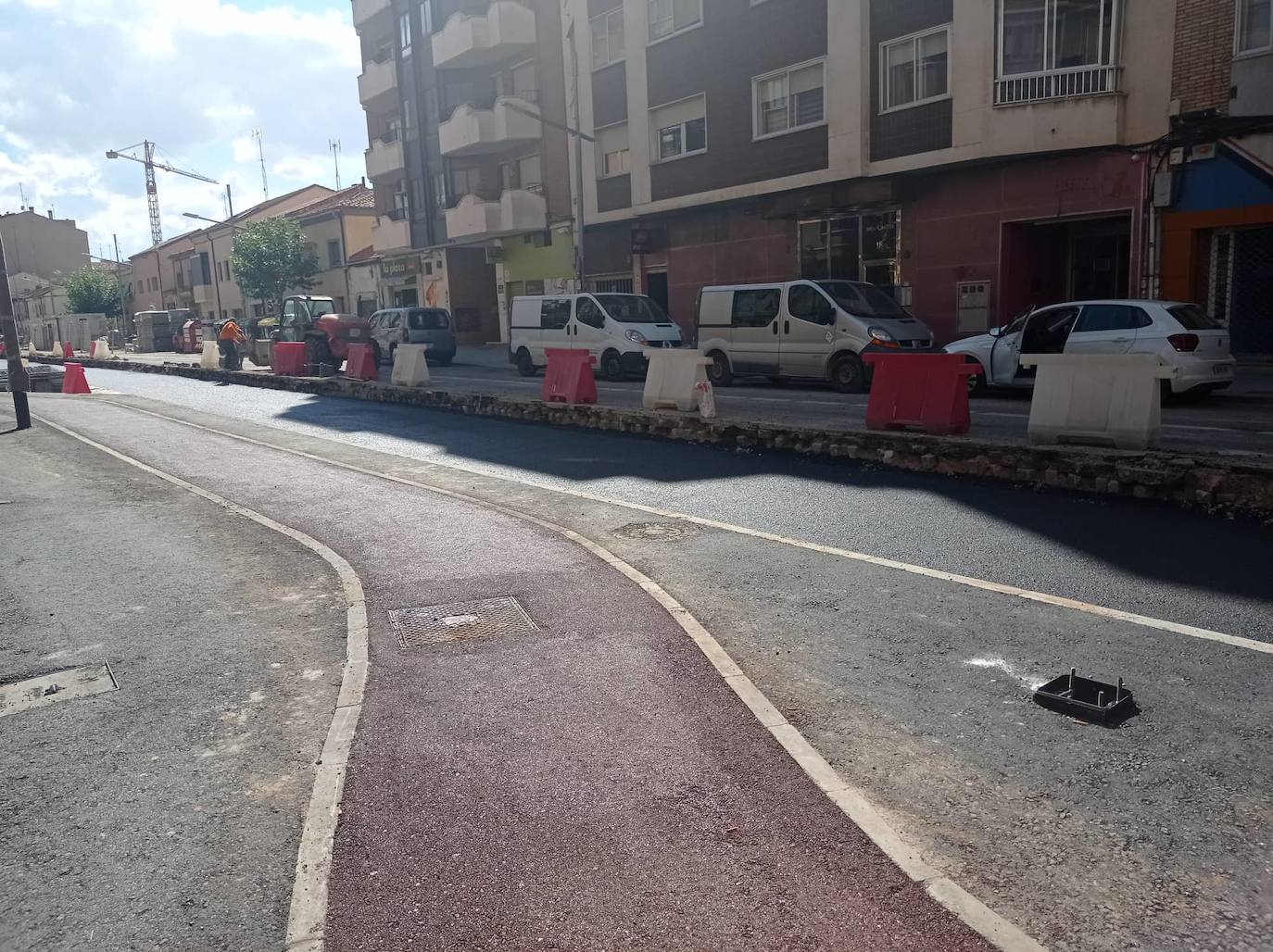 Obras de asfaltado de las aceras de la Avenida Castilla de Aranda