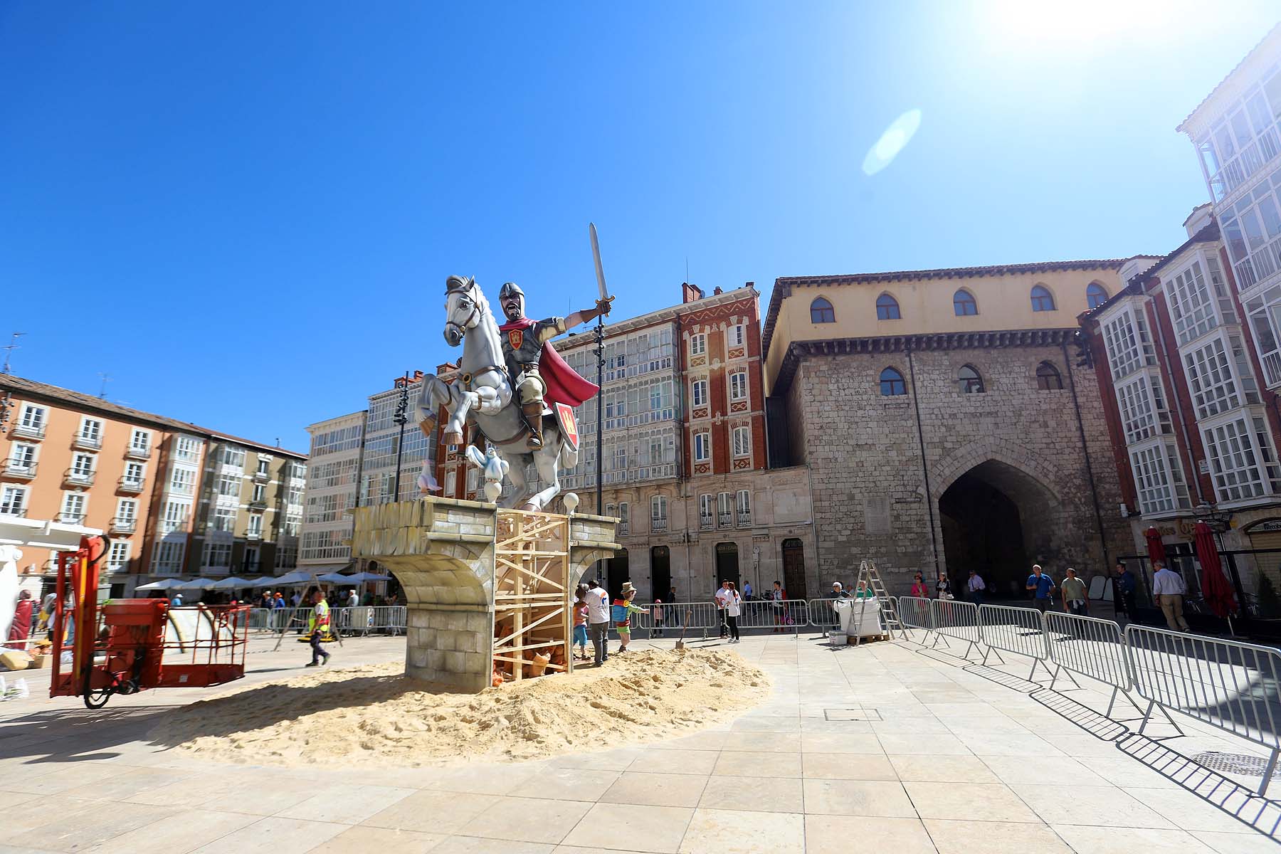 Fotos: La falla del Cid se prepara para el fuego del sábado