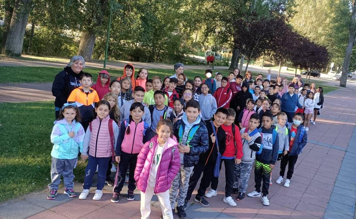 Los alumnos de Primaria han marchado por la ribera del Vena.