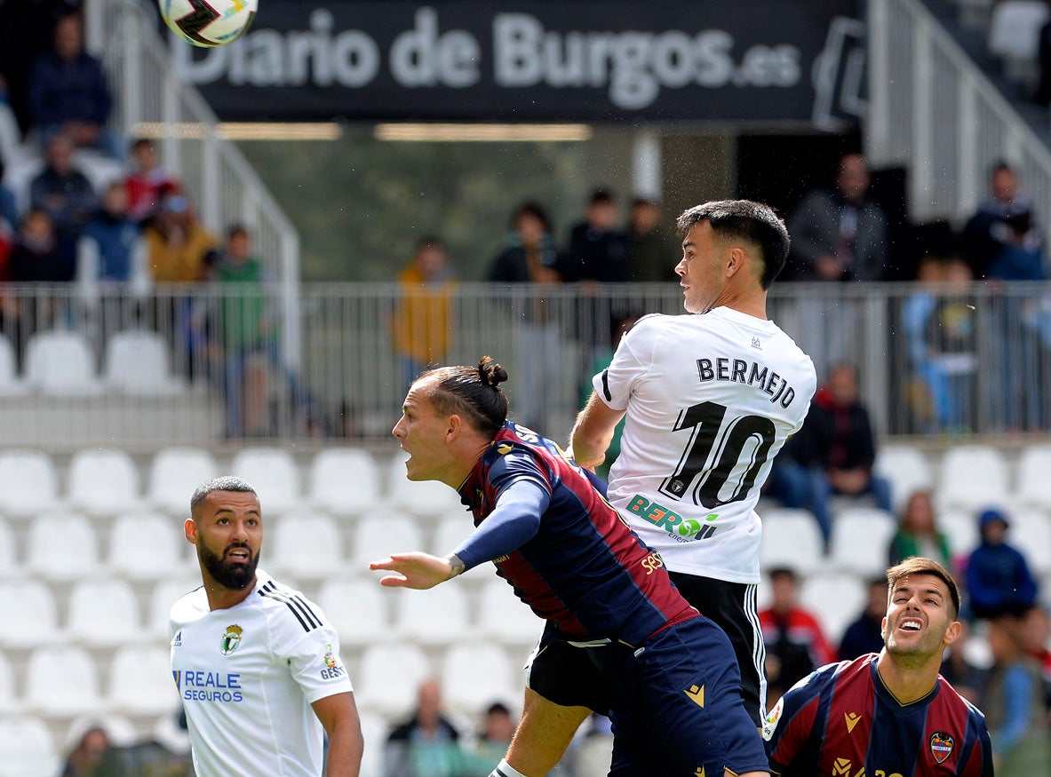 Fotos: El Burgos CF continúa imbatido