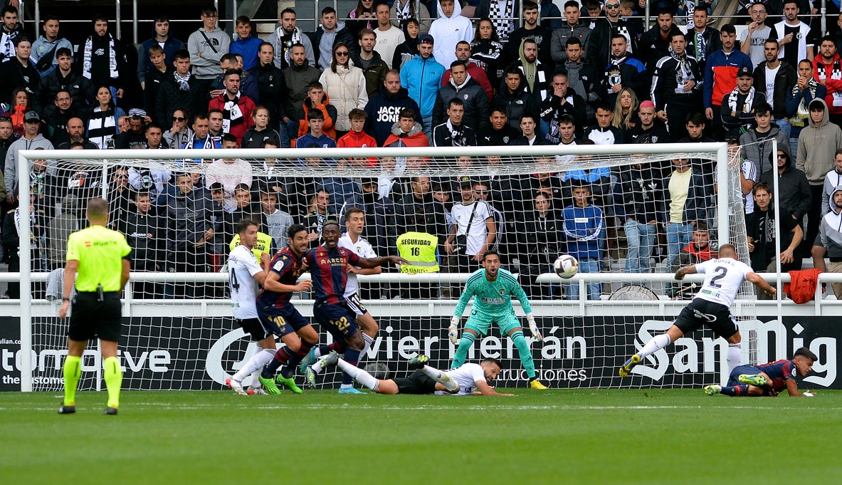 Fotos: El Burgos CF continúa imbatido