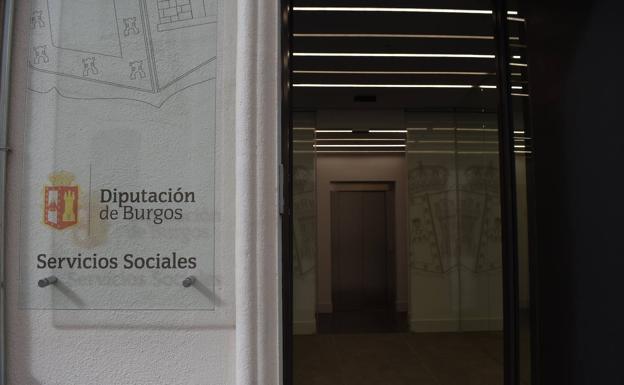 La entrada a las nuevas oficinas del Área de Servicios Sociales de la Diputación de Burgos 