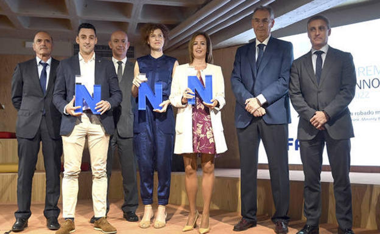 Ganadores y representantes de FAE y la Fundación Caja de Burgos. 