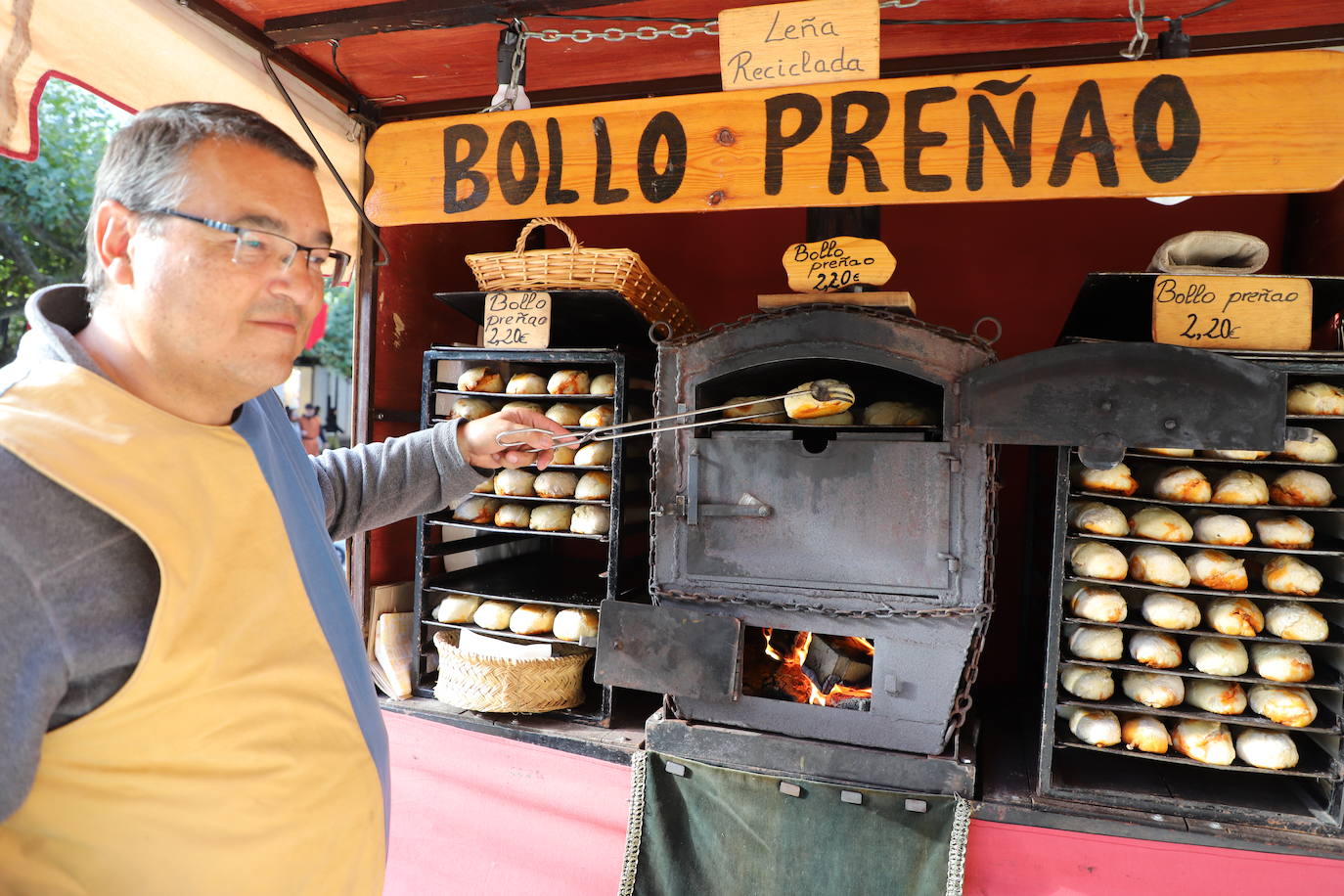 El mercado medieval del Burgos Cidiano ha arrancado este viernes con alrededor de 120 puestos en los que se puede encontrar todo tipo de productos