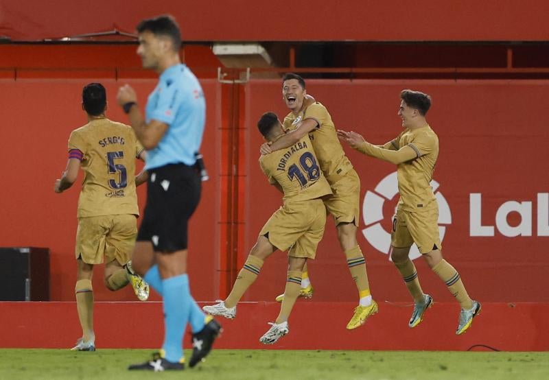 Los azulgranas celebran el tanto de Lewandowski en Mallorca. 