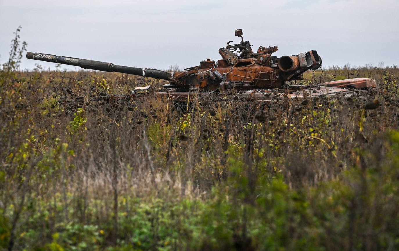 Fotos: Ucrania denuncia al menos 20 muertos en un nuevo ataque a un convoy humanitario en Kupiansk