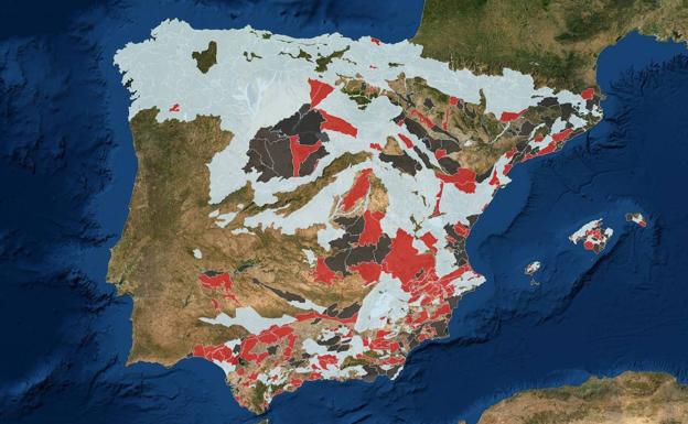 En color azul aparecen los acuíferos en buen estado. En rojo, los acuíferos en mal estado. En negro, los acuíferos en mal estado con prórroga más allá de 2027.