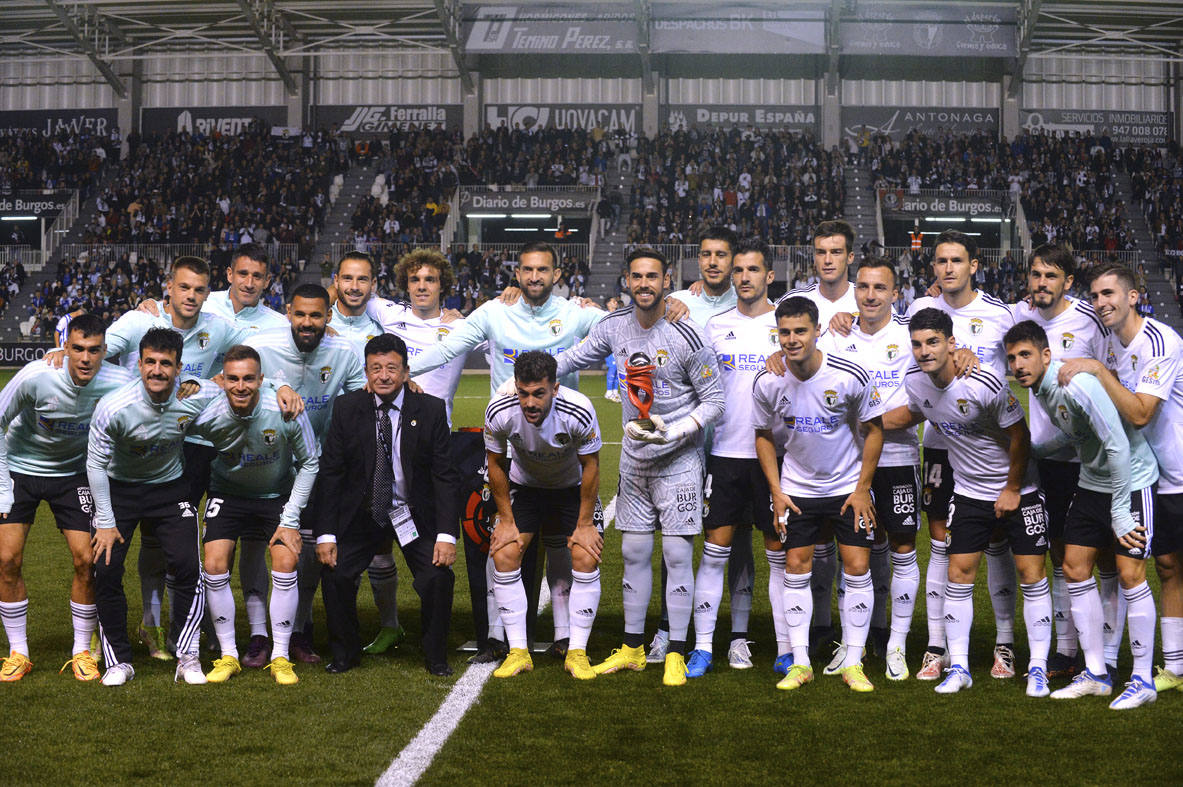 Imágnes de la goleada del Burgos CF ante el Deportivo Alavés en El Plantío