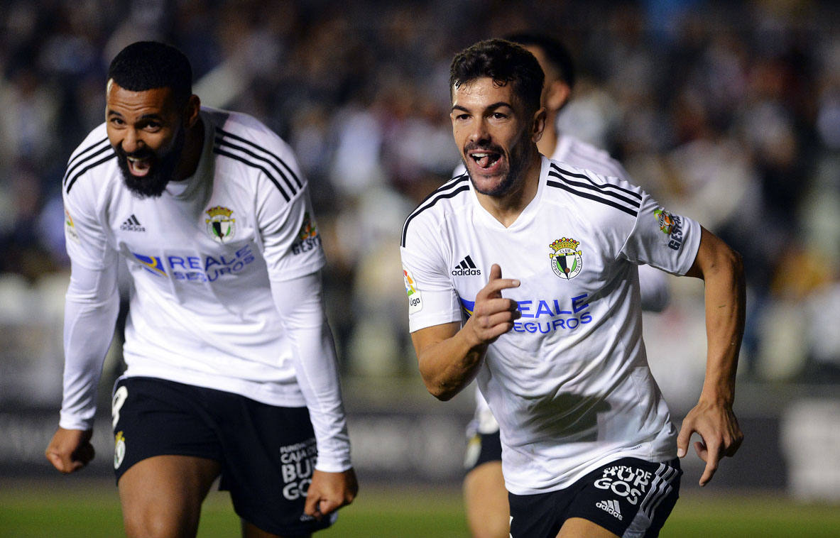 Imágnes de la goleada del Burgos CF ante el Deportivo Alavés en El Plantío