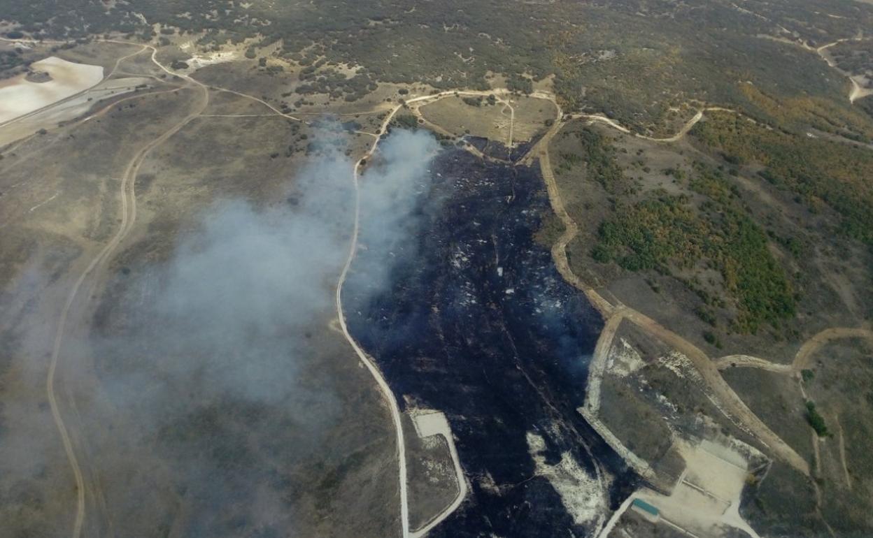 Terreno afectado por el fuego en Castrillo del Val, Burgos 