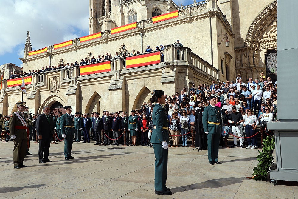 Fotos: La Guardia Civil celebra la Virgen del Pilar a los pies de la Catedral de Burgos