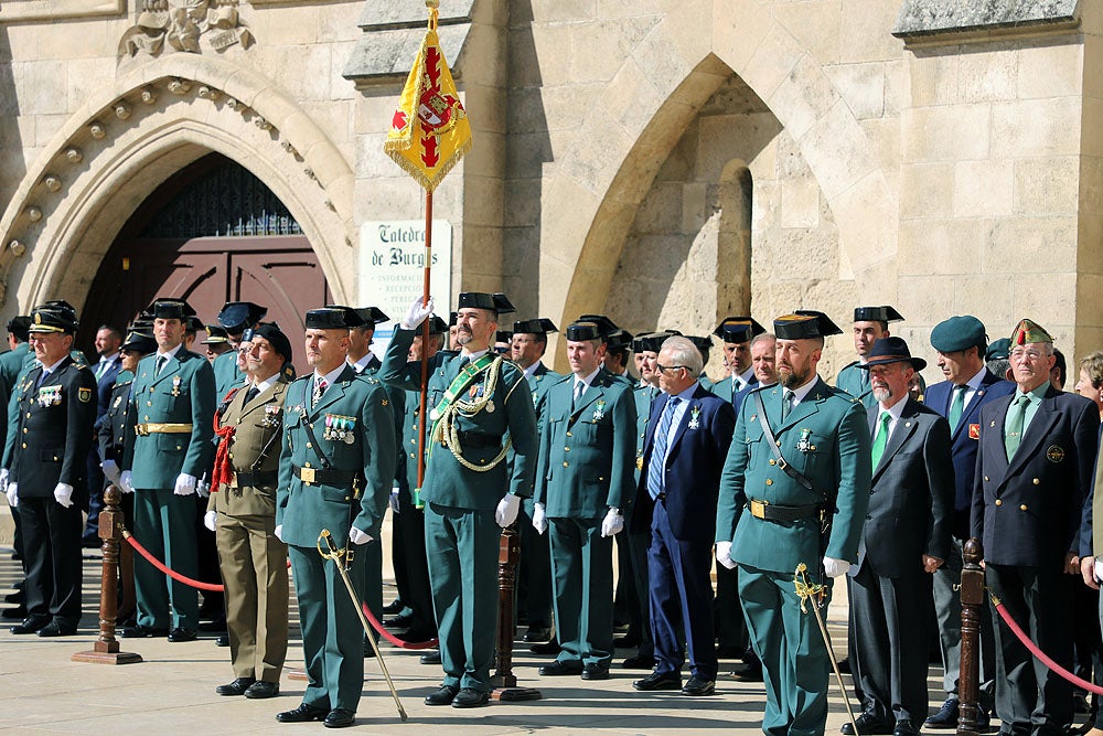 Fotos: La Guardia Civil celebra la Virgen del Pilar a los pies de la Catedral de Burgos