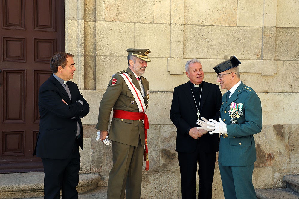 Fotos: La Guardia Civil celebra la Virgen del Pilar a los pies de la Catedral de Burgos