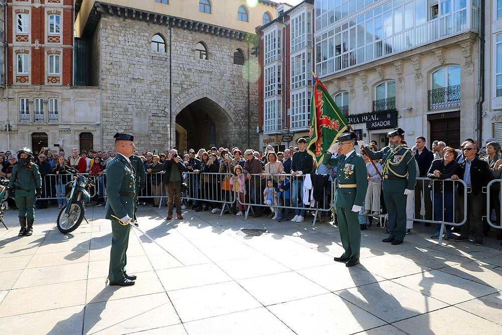 Fotos: La Guardia Civil celebra la Virgen del Pilar a los pies de la Catedral de Burgos