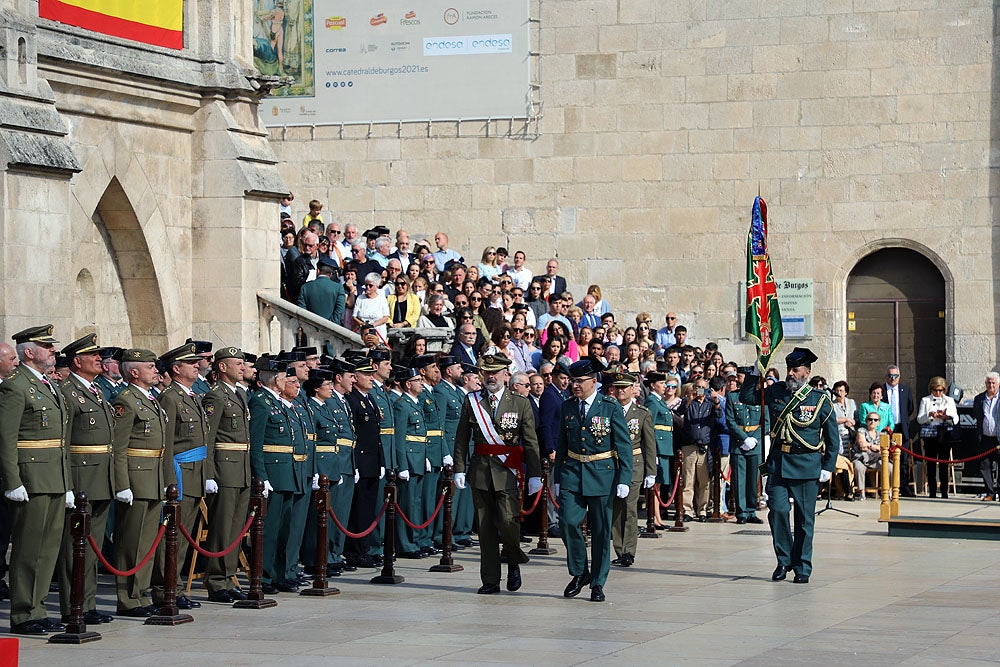 Fotos: La Guardia Civil celebra la Virgen del Pilar a los pies de la Catedral de Burgos