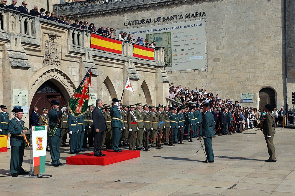 Fotos: La Guardia Civil celebra la Virgen del Pilar a los pies de la Catedral de Burgos