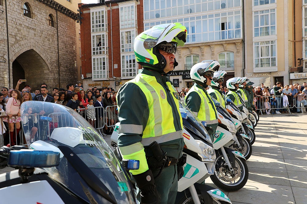 Fotos: La Guardia Civil celebra la Virgen del Pilar a los pies de la Catedral de Burgos