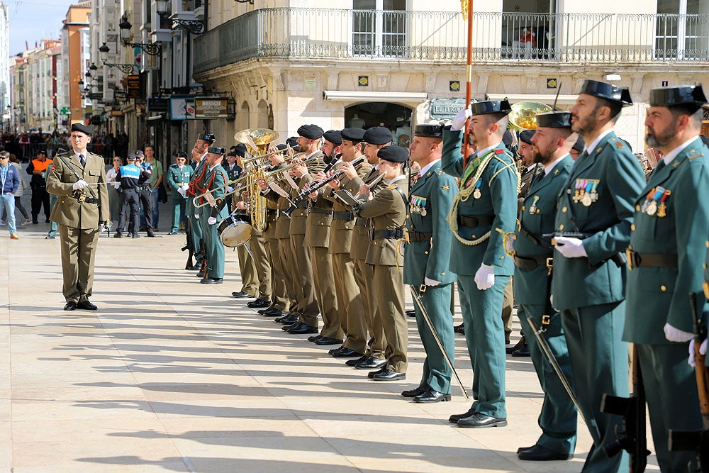 Fotos: La Guardia Civil celebra la Virgen del Pilar a los pies de la Catedral de Burgos