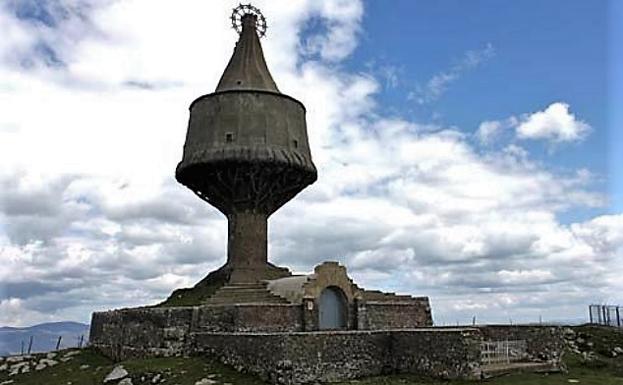 Monumento a Nuestra Señora de la Antigua-Txarlazo. 